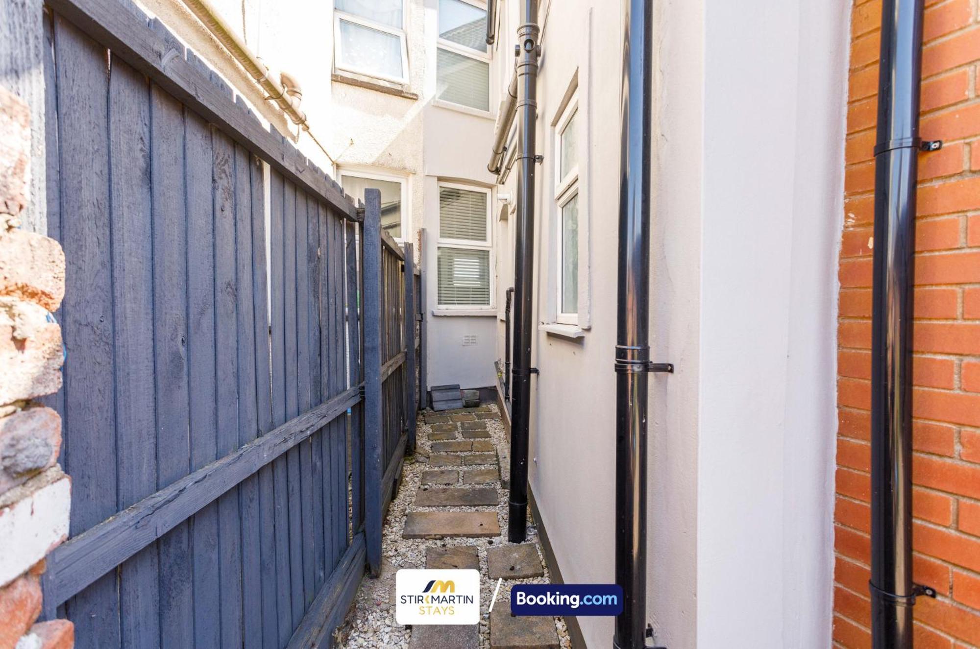 Comfy 3Bed House By Stirkmartin Stays Short Lets & Serviced Accommodation Cardiff With Free Parking & 8Mins To City Centre Exterior photo