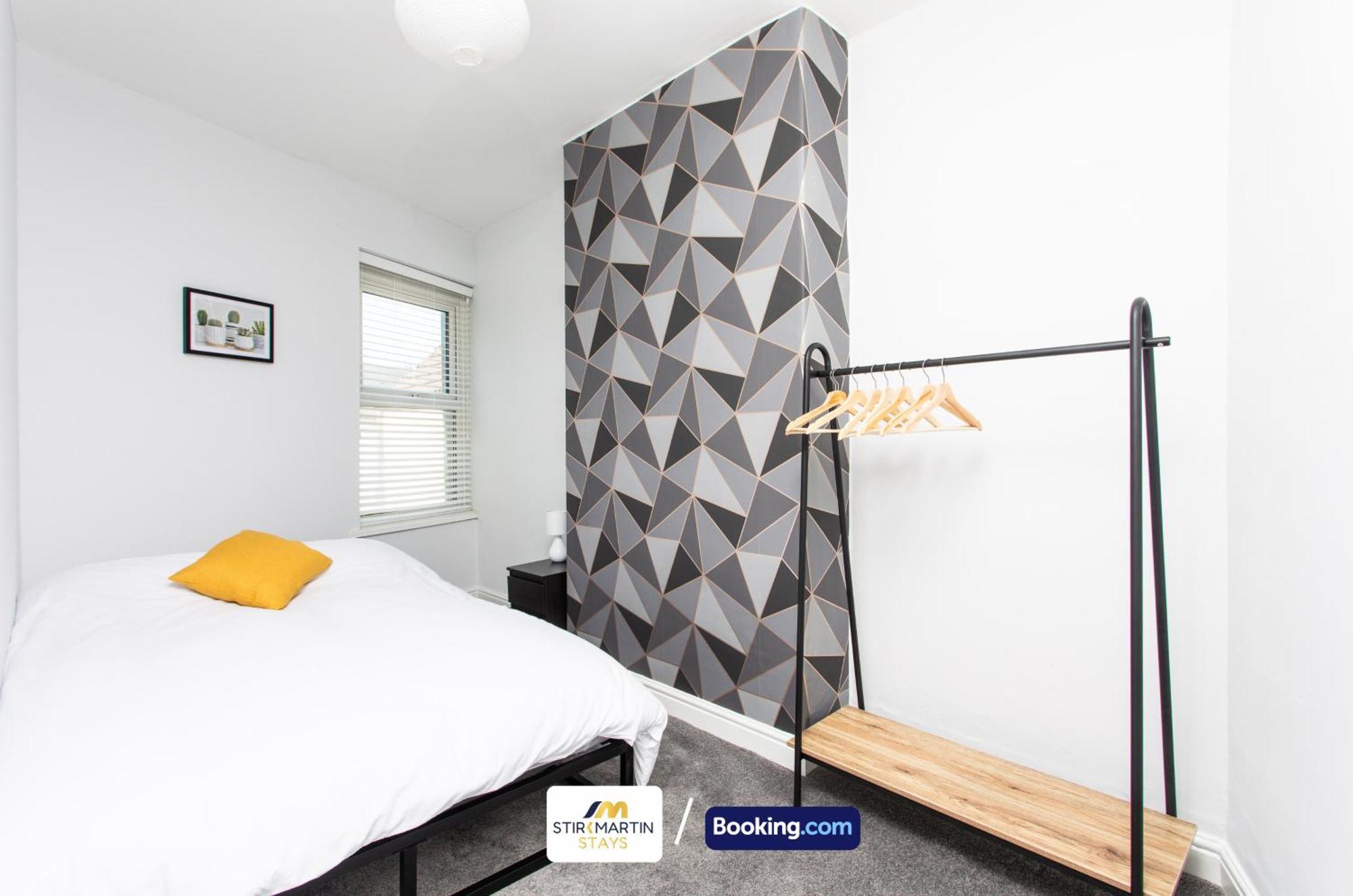 Comfy 3Bed House By Stirkmartin Stays Short Lets & Serviced Accommodation Cardiff With Free Parking & 8Mins To City Centre Exterior photo