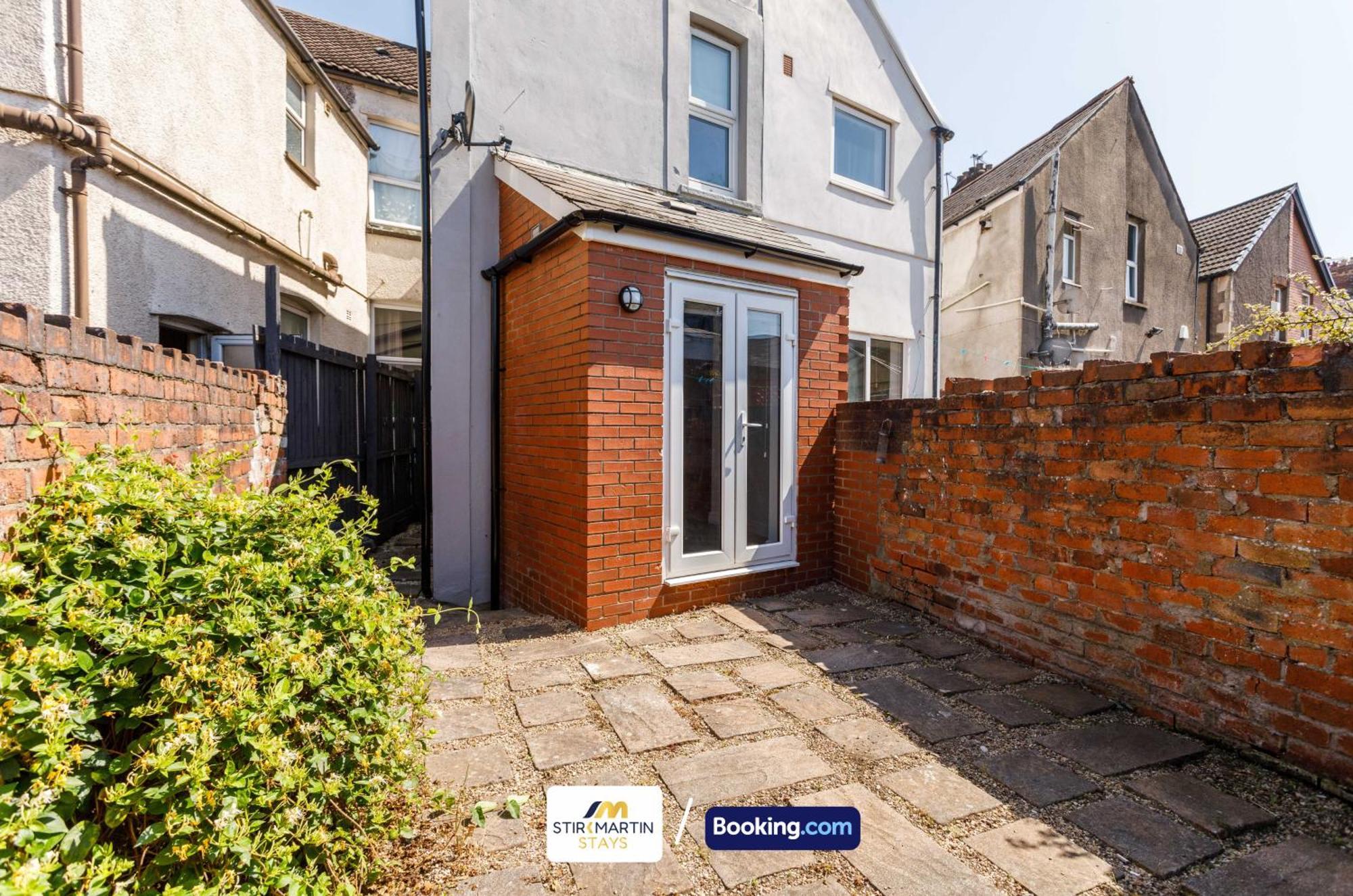 Comfy 3Bed House By Stirkmartin Stays Short Lets & Serviced Accommodation Cardiff With Free Parking & 8Mins To City Centre Exterior photo